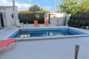 Spacious apartment in Kaštel Štafilić, 100 m², shared pool